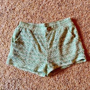 Soft Lace Shorts Small Umgee